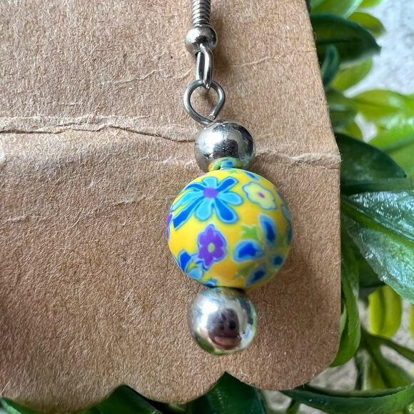 NEW Viva Beads Handmade Clay Round Yellow Floral Print Dangle Earrings - Picture 5 of 9